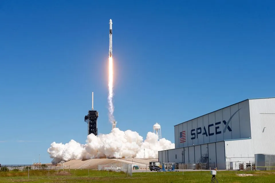 SpaceX Falcon 9 rocket with Dragon module launches
