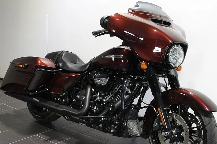 Harley-Davidson FLHXS  Image 2